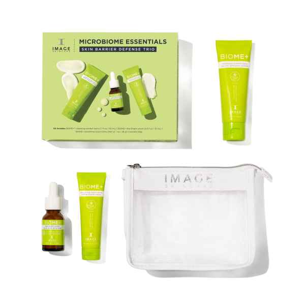 IMAGE Skincare Microbiome Essentials Set mit drei Produkten und einer transparenten Tasche.