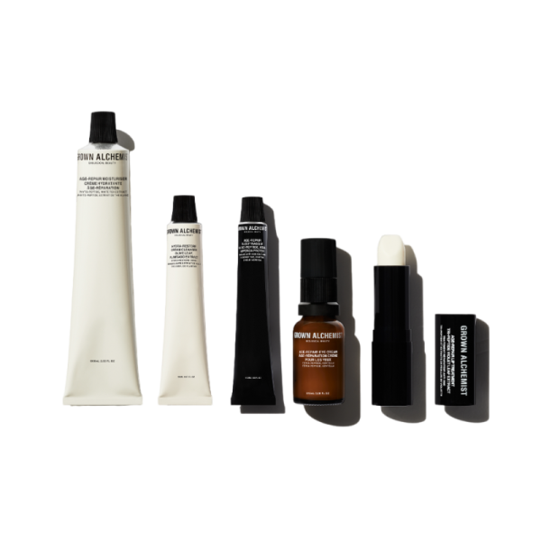 GROWN ALCHEMIST AGE-REPAIR PRESCRIPTION KIT, bestehend aus sechs Pflegeprodukten in Tuben und Flaschen, auf weißem Hintergrund.