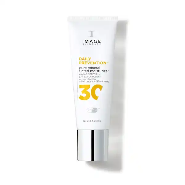 Tube der Image Skincare Daily Prevention getönten Feuchtigkeitscreme mit LSF 30 auf weißem Hintergrund.