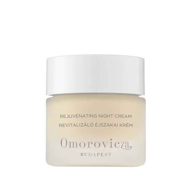 Omorovicza Rejuvenating Night Cream in einem weißen Tiegel mit grauer Aufschrift.