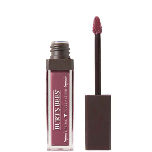 Burt's Bees flüssiger Lippenstift in einer offenen Tube mit Applikator, Farbe: dunkles Rosa.