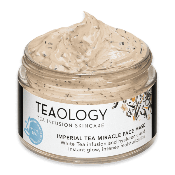Ein Glasbehälter mit Imperial Tea Miracle Face Mask von Teaology, angereichert mit weißem Tee und Hyaluronsäure.