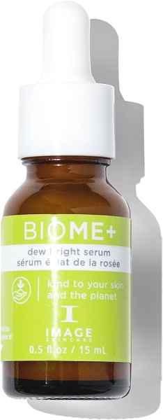 Braunes Fläschchen mit Pipette, grünes Etikett mit der Aufschrift 'BIOME+ dew bright serum'.