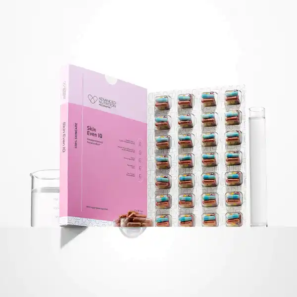 Hautpflegeprodukt 'Skin Even IQ' von Advanced Nutrition Programme, Verpackung und Blister mit Kapseln, auf weißem Hintergrund.