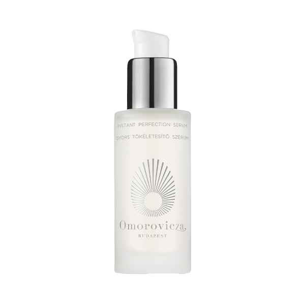 Flasche des Omorovicza Instant Perfection Serums mit silbernem Spender und weißem Etikett.