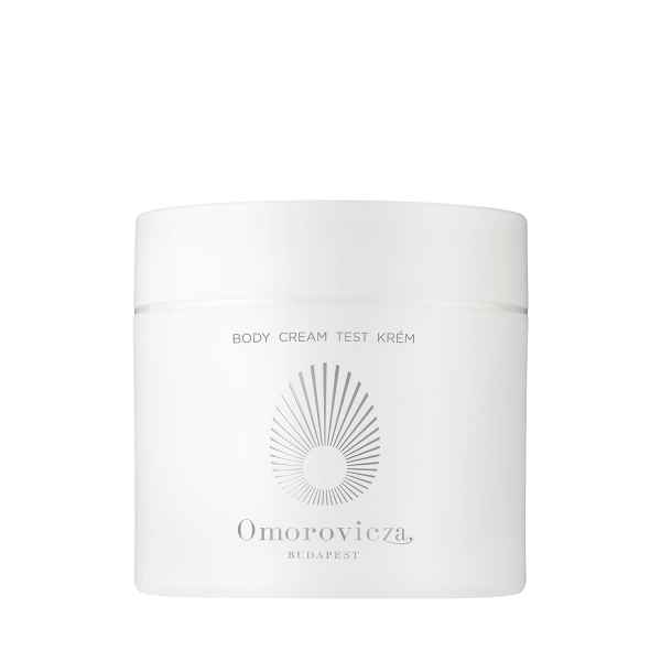 Weiße Omorovicza Body Cream Dose mit Logo und Text 'Body Cream Test Krém'.