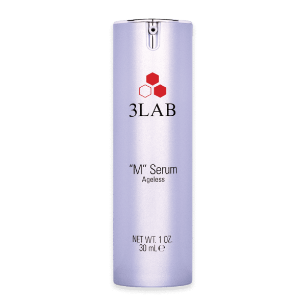 Silberne Flasche des 3LAB 'M' Serum Ageless, 30 ml, mit rotem Logo und schwarzem Text auf weißem Hintergrund.