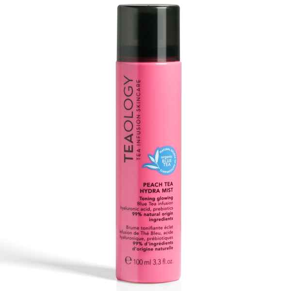 TEAOLOGY Peach Tea Hydra Mist, 100 ml, auf weißem Hintergrund. Rosa Flasche mit schwarzem Deckel und blauer Teeblatt-Grafik.