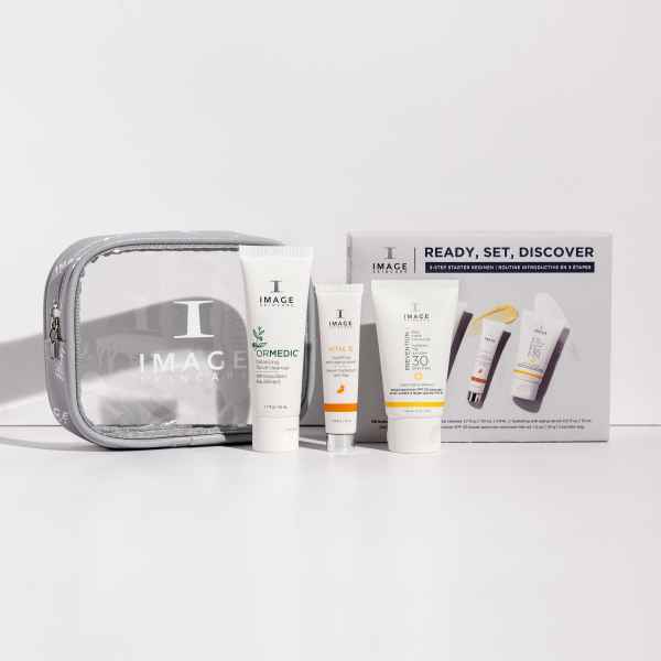 Image Skincare Set: Ormedic, Vital C, Sonnencreme SPF 30 und Kosmetiktasche vor weißem Hintergrund.