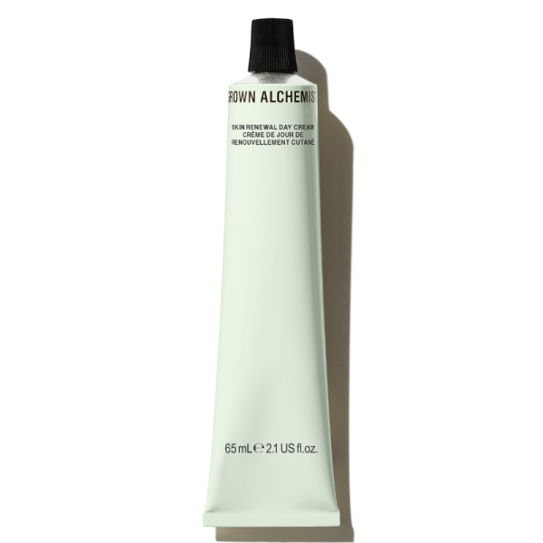 GROWN ALCHEMIST Skin Renewal Day Cream 65 ml in einer hellgrünen Tube mit schwarzem Verschluss.