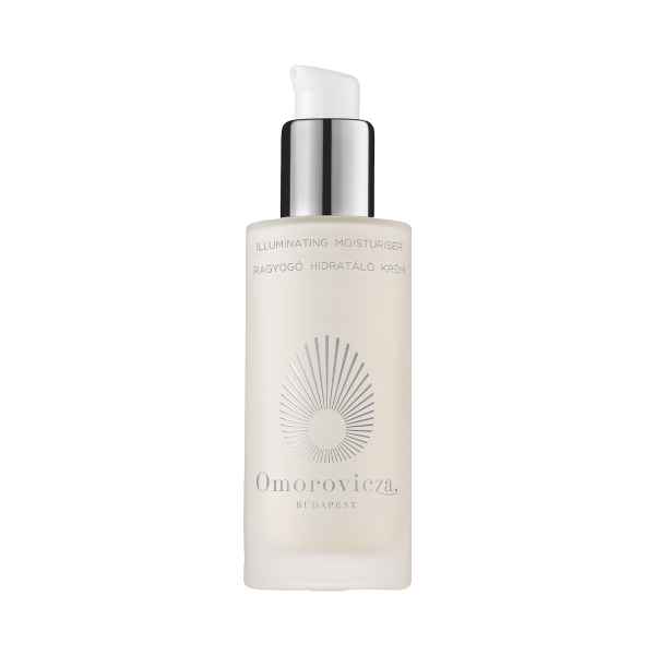 Flasche Omorovicza Illuminating Moisturizer mit Spender, weißes Etikett und silbernem Deckel.