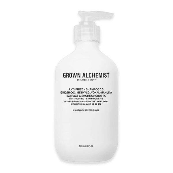 Grown Alchemist Anti-Frizz Shampoo 0.5 in weißer Flasche mit schwarzem Text, 500 ml.