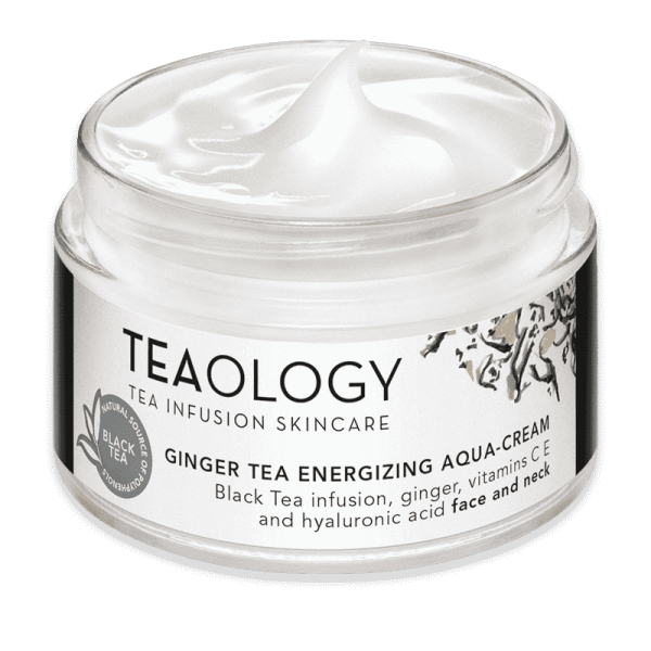 Ein Glasbehälter mit Teaology Ginger Tea Energizing Aqua-Cream für Gesicht und Hals, enthält schwarzen Tee, Ingwer, Vitamine C und E.