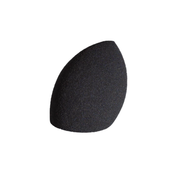 Schwarzer Rosental Organics Beauty Blender in Tropfenform.