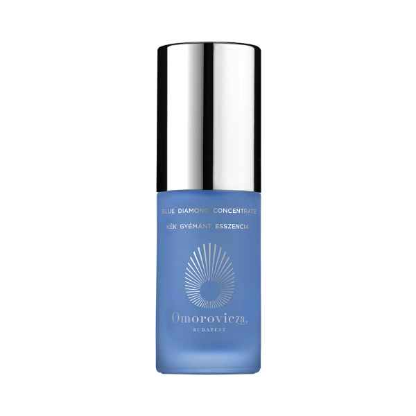 Omorovicza Blue Diamond Concentrate Flasche mit silbernem Deckel und blauem Glas.