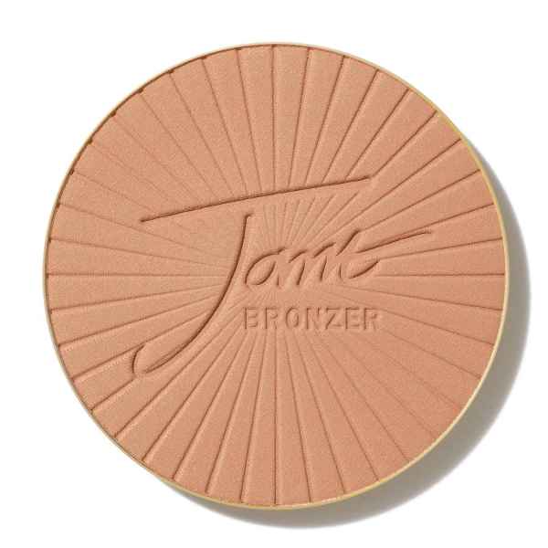 Runder, matter Bronzer-Nachfüller mit geprägtem Schriftzug 'Jane Bronzer' und strahlenförmigem Muster.