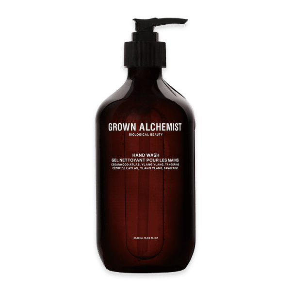 Grown Alchemist Handseife in brauner Flasche mit schwarzem Pumpverschluss, Duft: Zedernholz, Ylang-Ylang, Mandarine.