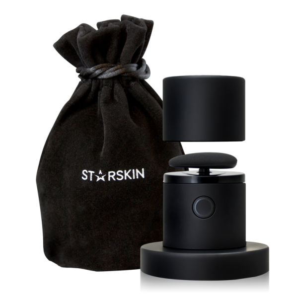 Schwarzer STARSKIN Artist FX Applikator mit schwarzem Samtbeutel im Hintergrund.