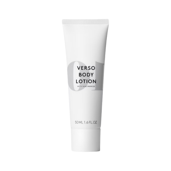 Verso Body Lotion Tube, 50 ml, mit Niacinamid, auf weißem Hintergrund.