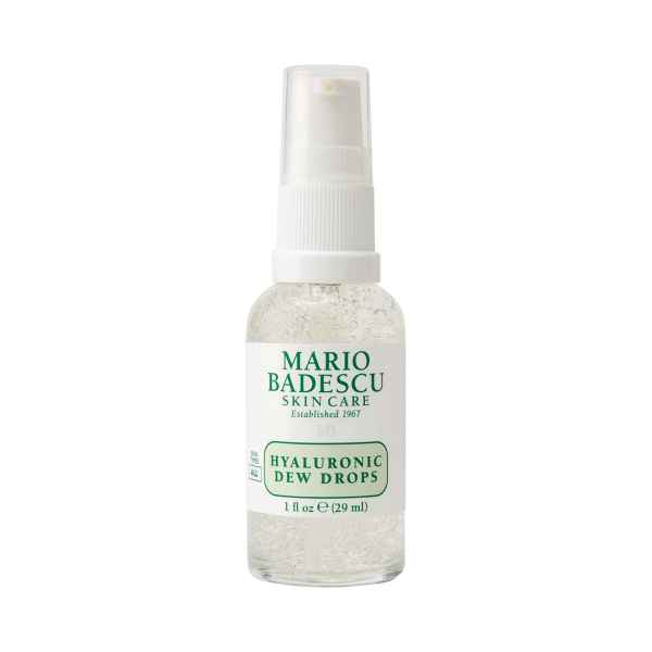 Flasche Mario Badescu Hyaluronic Dew Drops, 29 ml, mit weißem Sprühkopf und grünem Etikett.