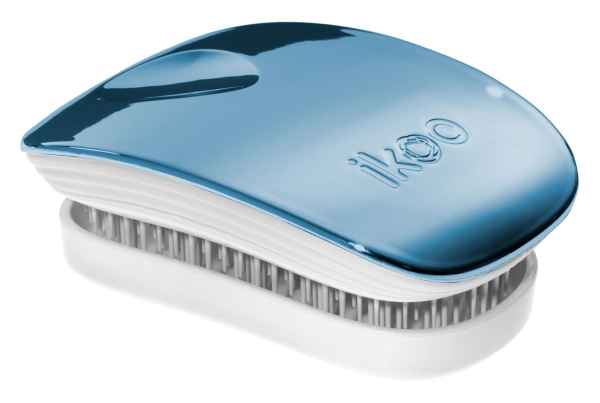 Silberne Ikoo Haarbürste mit ergonomischem Design und weichen Borsten.