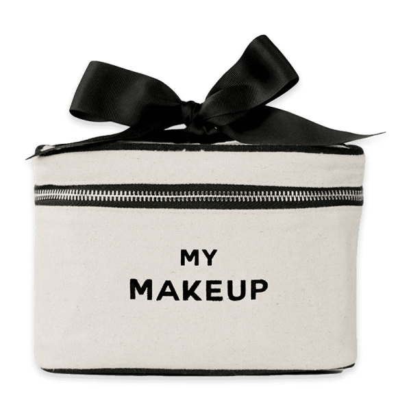Beige Make-up-Tasche mit schwarzem Reißverschluss und Schleife, Aufschrift 'MY MAKEUP'.