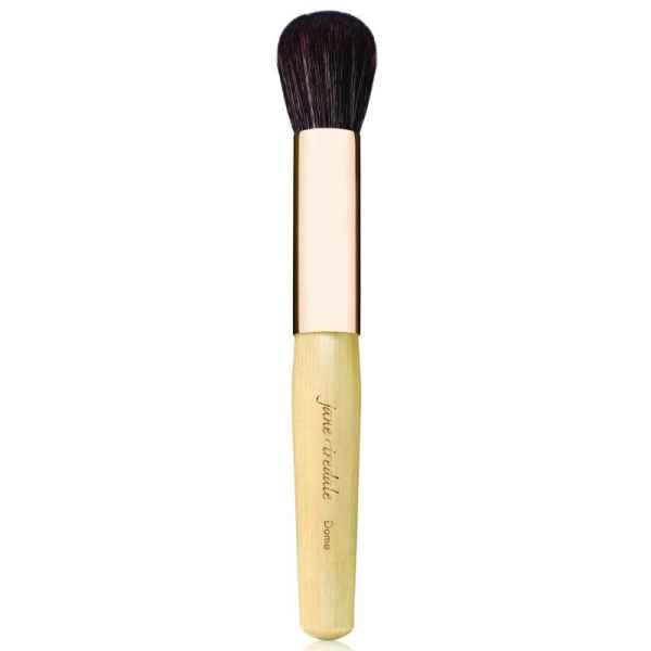 Jane Iredale Dome Brush mit hellem Holzgriff und dunklen Borsten.