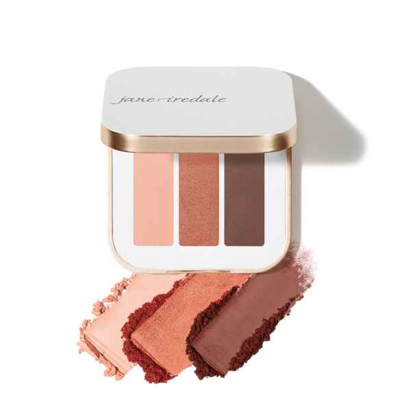 Jane Iredale Triple Eye Shadow Wildflower, drei Lidschattenfarben in einer Palette, mit Farbmuster darunter.