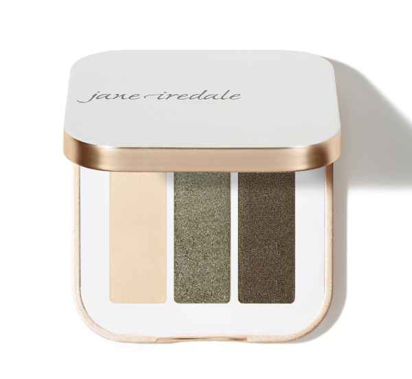 Jane Iredale Lidschatten-Palette mit drei Farben: Beige, Grün und Dunkelgrün.