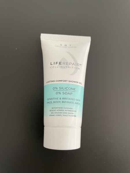 Tube mit LifeRepair Cell Nutrition Duschgel, 0% Silikon, 0% Seife, für empfindliche und gereizte Haut, Gesicht, Körper, Intimbereich.