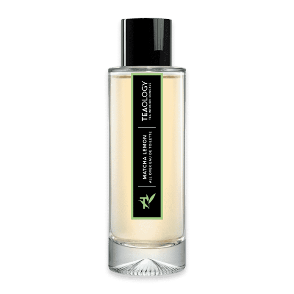 Flasche mit Matcha Lemon Eau de Toilette von Teaology, transparent mit schwarzem Deckel und grünem Etikett.