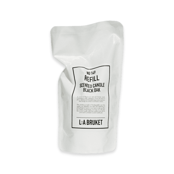 Nachfüllpackung für Duftkerze 'Black Oak' von L:A Bruket, 260g, in weißer Verpackung.